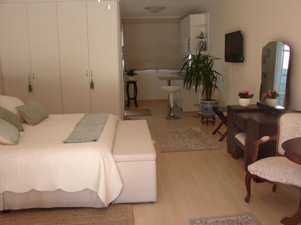 Majorca House Bed & Breakfast Somerset West Room photo