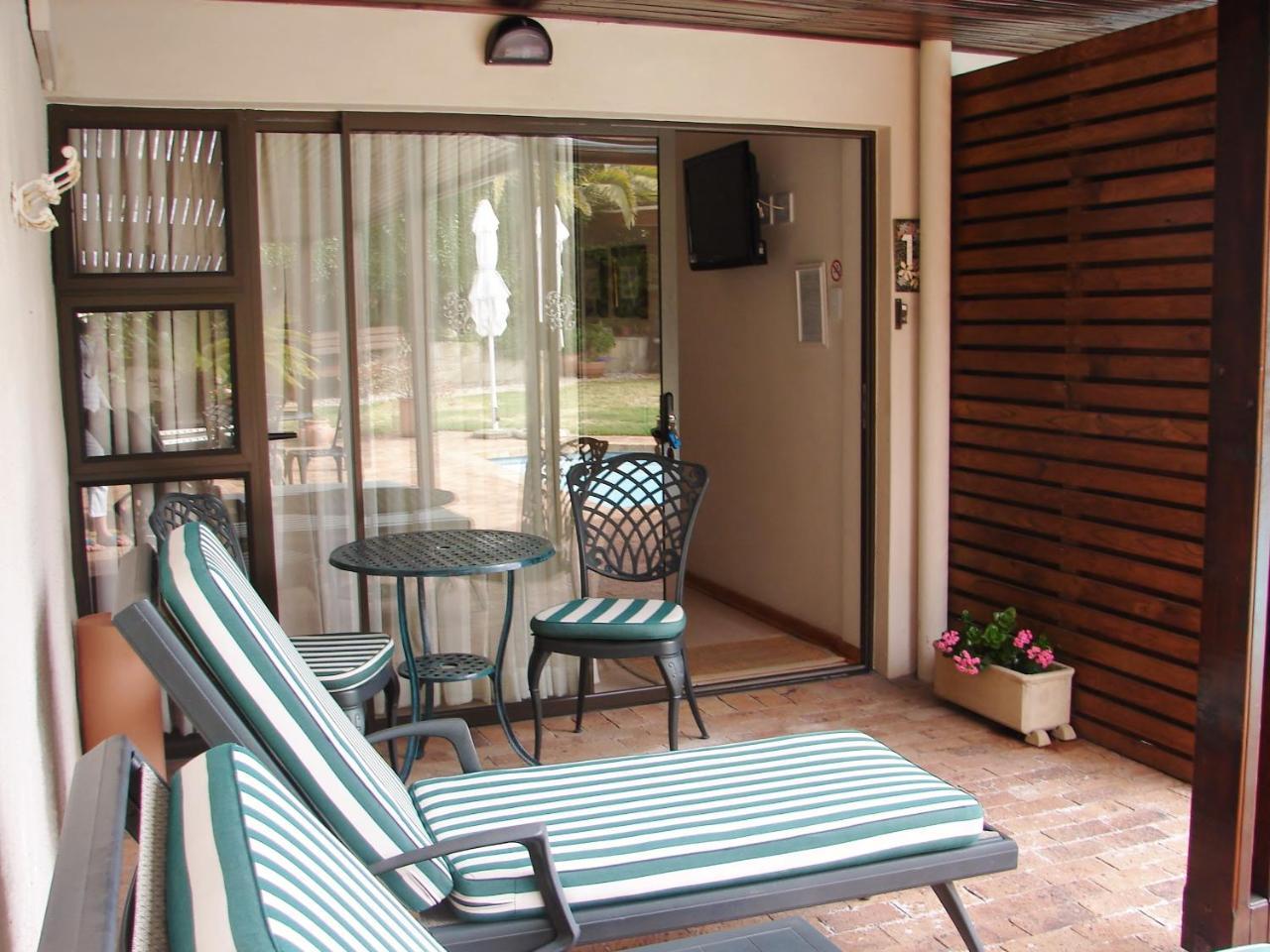 Majorca House Bed & Breakfast Somerset West Exterior photo