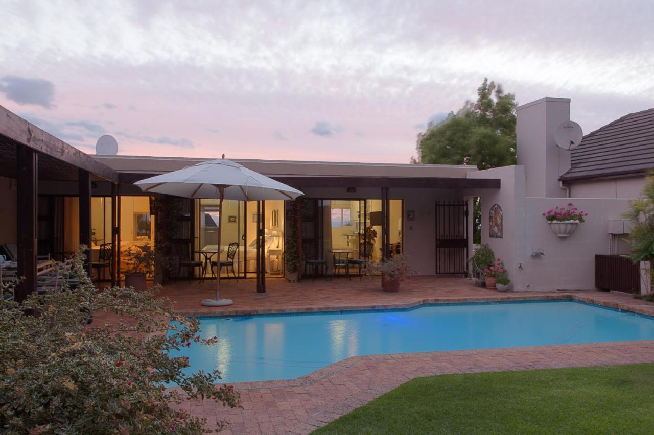 Majorca House Bed & Breakfast Somerset West Exterior photo